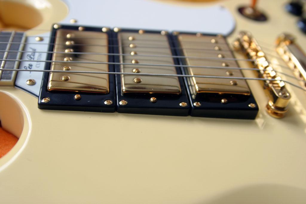 Sold Guitars / Epiphone G-400 Custom
