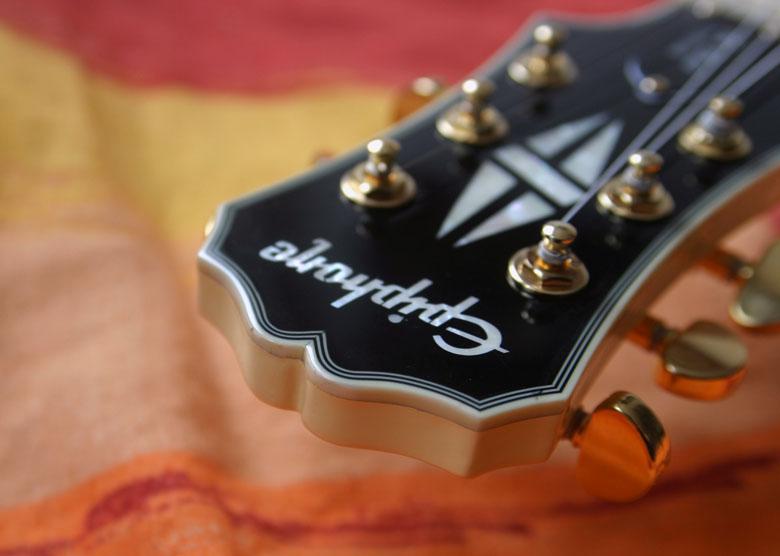 Sold Guitars / Epiphone G-400 Custom