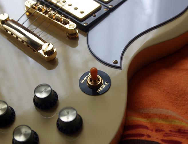 Sold Guitars / Epiphone G-400 Custom