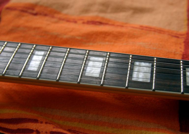 Sold Guitars / Epiphone G-400 Custom